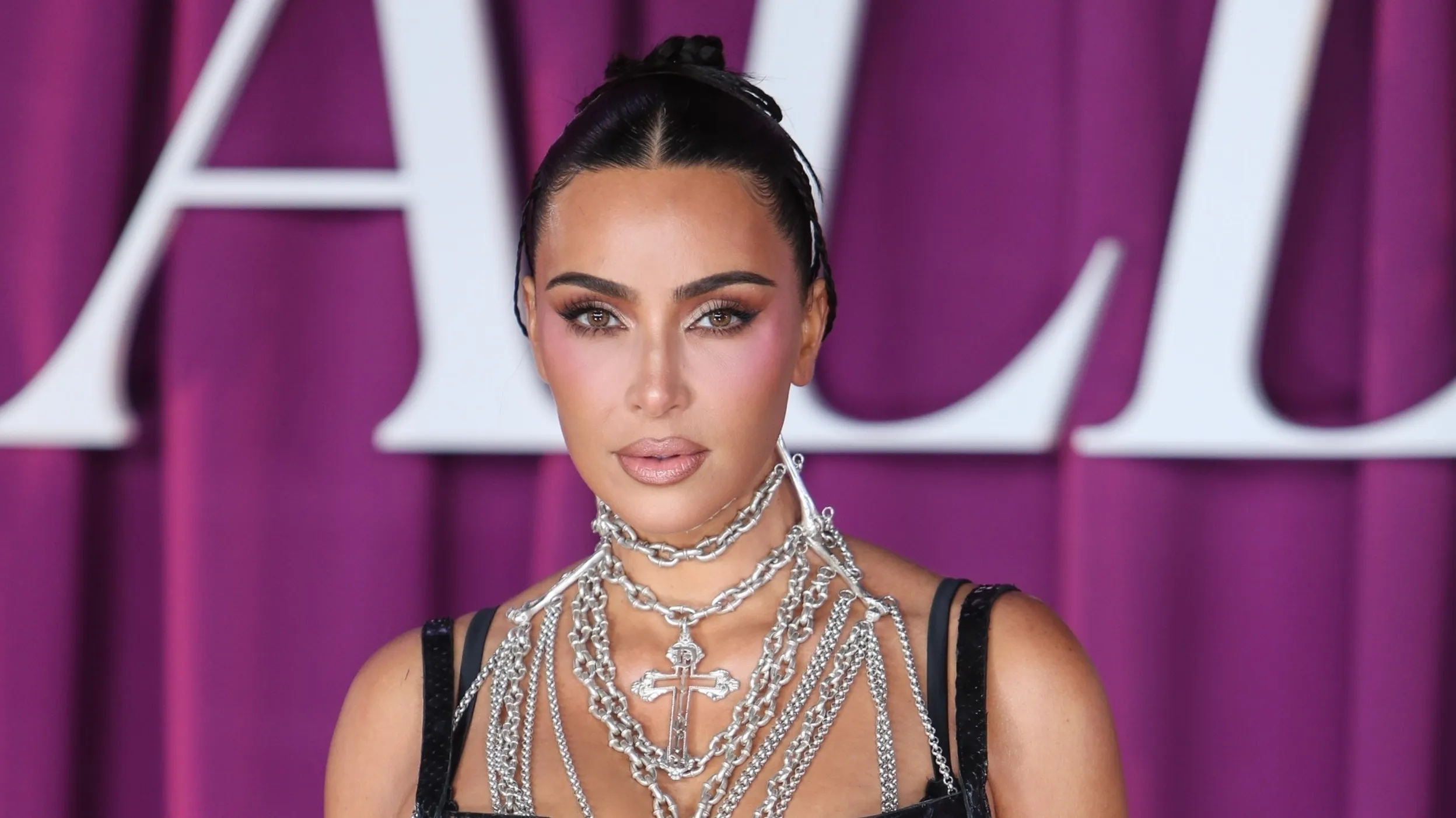 Top 10 Most Beautiful Female Models of 2026 - Beauty That Redefines Standards